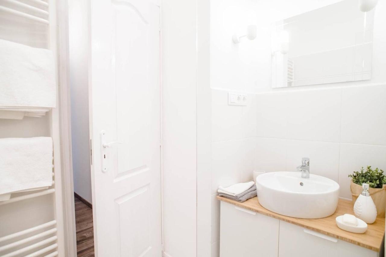 Comfy, Renewed 3 Bedroom Apt In Center Budapest Esterno foto